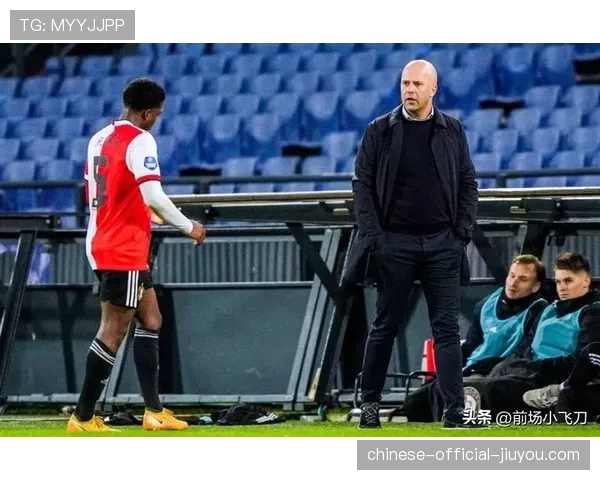 曼联战术演练曝光，阿莫林强化边后卫肋部插上配合以应对双红会